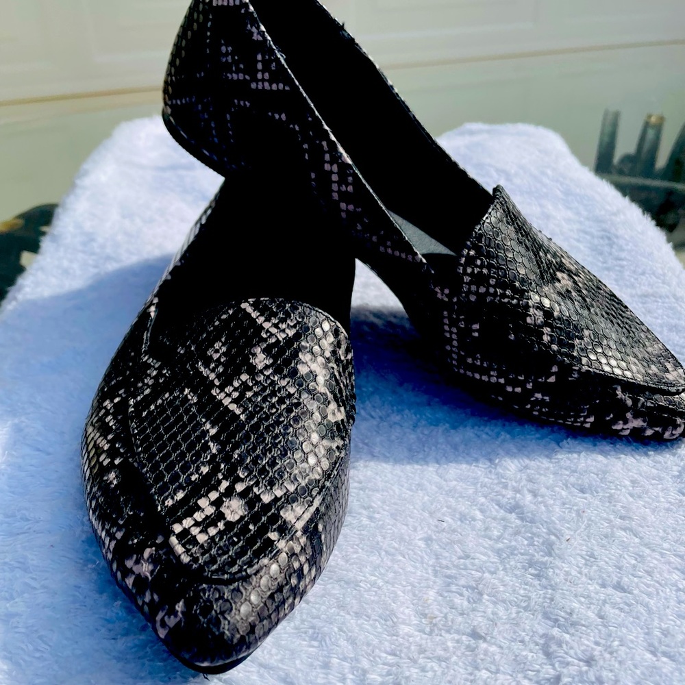 Time and tru black snake skin flats size 7